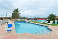 Swimming Pool Americas Best Value Inn