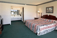 Bedroom Super 8 By Wyndham Dillon SC