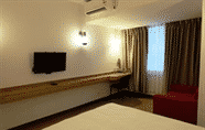 Kamar Tidur 2 Cozy at 9 Hotel and Kitchen