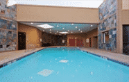 Kolam Renang 7 Wyndham Sacramento (ex Crowne Plaza Sacramento)