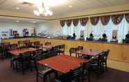 Restoran 3 Lancaster Budget Host Inn and Suites