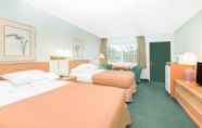 Kamar Tidur 3 Riverfront Inn Roseburg (ex Travelodge By Wyndham Roseburg Riverfront)