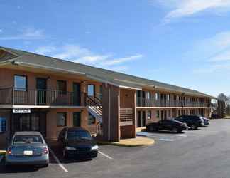 Exterior 2 Econo Lodge