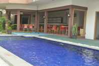 Swimming Pool The Naripan Hotel by Amazing