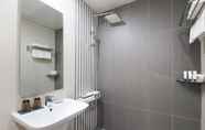 Toilet Kamar 2 Elysee Hotel