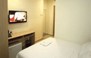 Kamar Tidur 4 Dor Hotel