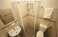 Toilet Kamar 7 Dor Hotel