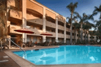 Swimming Pool Hotel D Lins Ontario Airport