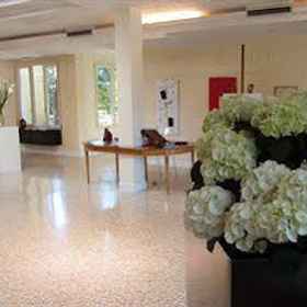 Logos 1, Khách sạn Massarosa