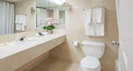 Others 2 The Roslyn Hotel