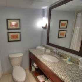 コンフォートインアップルバレー 1, ハットフィールド&マッコイ・ディナーショーホテル