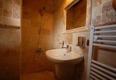 其他 5 The Dorm Cave By Travellers