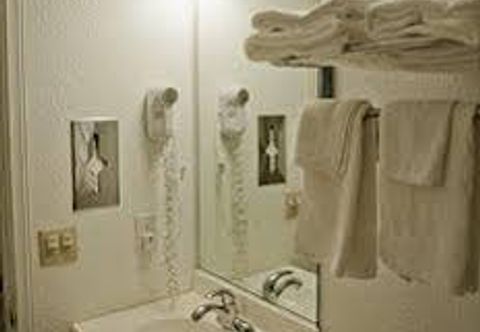 Others Harborview Inn and Suites