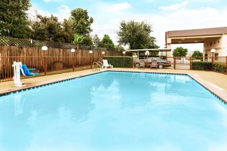 Others 4 SUPER 8 ARLINGTON EAST