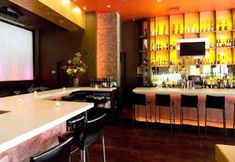 Others 7 Amsterdam Court