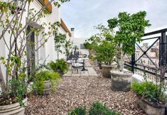 อื่นๆ 7 Unique Executive Central