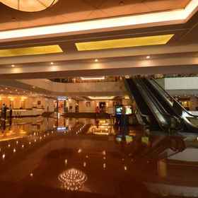 Guangdong Hotel 1, Hotel Five Rams Statue