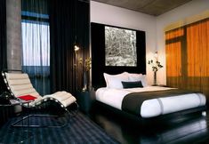 อื่นๆ 5 Sixty Les