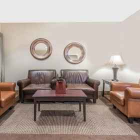 Hawthorn Suites Addison Galleria area1 , 飯店威洛本德商店