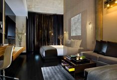 อื่นๆ 6 Sixty Les