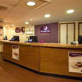 โรงแรมพรีเมียร์ อินน์ ลอนดอน แกตวิค แอร์พอร์ต (A23 Airport Way) 1, โรงแรม & ที่พัก Crawley District