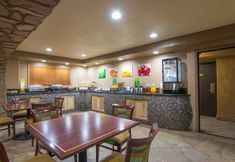 Khác 6 Quality Inn and Suites Near The Border