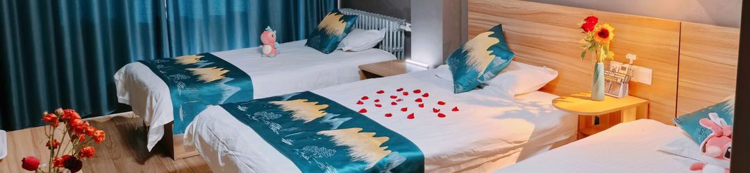 Others Huayi Selected (Dunhuang Shazhou Night Market)