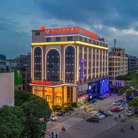 Hotel Main Pic 1 Vienna Zhihao Hotel (Shiqi Metro Station, Panyu, Guangzhou), Vienna Hotel Parking Lot Hotels