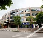 Others 5 IU Hotel (Chongqing Liangjiang New District Shuitu High-tech Park)