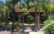 Lainnya 4 Coconut Beach Bungalows & Warung Exst TemanTeman 2