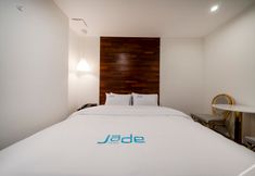 Others 3 Sinchon Jade