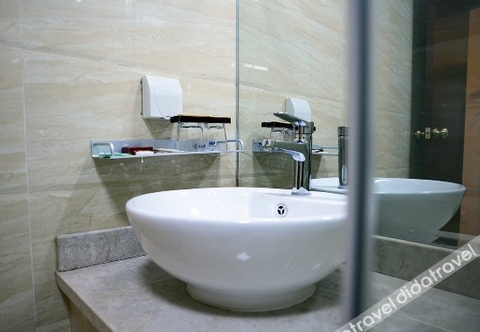 In-room Bathroom GreenTree Inn Shanghai PuDong New District YangSi Metro Station YangXin Road Shell Hotel