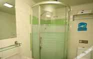 In-room Bathroom 6 7天连锁酒店(重庆杨家坪步行街轻轨站店)