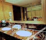 In-room Bathroom 7 南充锦绣万泰酒店