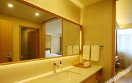 In-room Bathroom 3 Ji Hotel (Hongqiao Airport Huqingping Road)