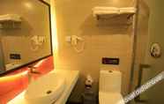 ห้องน้ำภายในห้อง 6 7天优品酒店(深圳龙岗大运中心爱联地铁站店)