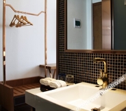 In-room Bathroom 7 James Joyce Coffetel (Zhuozhou Government)