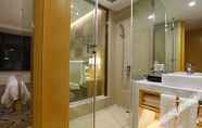 In-room Bathroom 3 苏州斐利·精选酒店