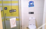 Toilet Kamar 6 7 Days Inn (Beijing West Railway Station South Square branch)