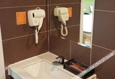 In-room Bathroom 7 7 DAYS INN ZHANJIANG XUWEN 2ND BRANCH