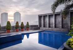 Swimming Pool 2 Merlynn Park Hotel