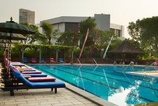 Swimming Pool Bumi Surabaya City Resort