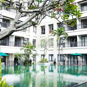 Swimming Pool 1 Grand Kuta Hotel & Residence, Kuta Hotels