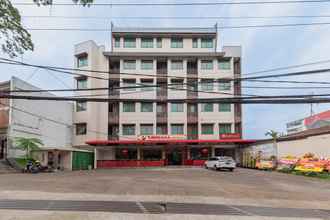 Luar Bangunan 4 RedDoorz Premium near Paris Van Java Mall