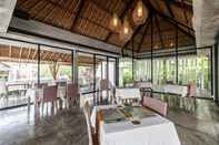 Restaurant Deluxe Resort Villa Near Monkey Forest