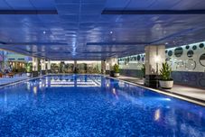 Swimming Pool FM7 Resort Hotel – Bandara Jakarta Airport