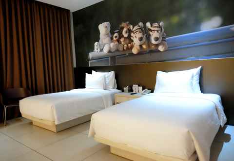 Bedroom FM7 Resort Hotel – Bandara Jakarta Airport