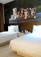 BEDROOM FM7 Resort Hotel – Bandara Jakarta Airport