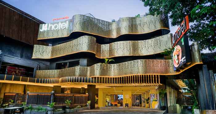 Luar Bangunan J4 Hotels Legian