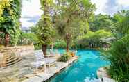 Swimming Pool 4 Lorin Solo Hotel